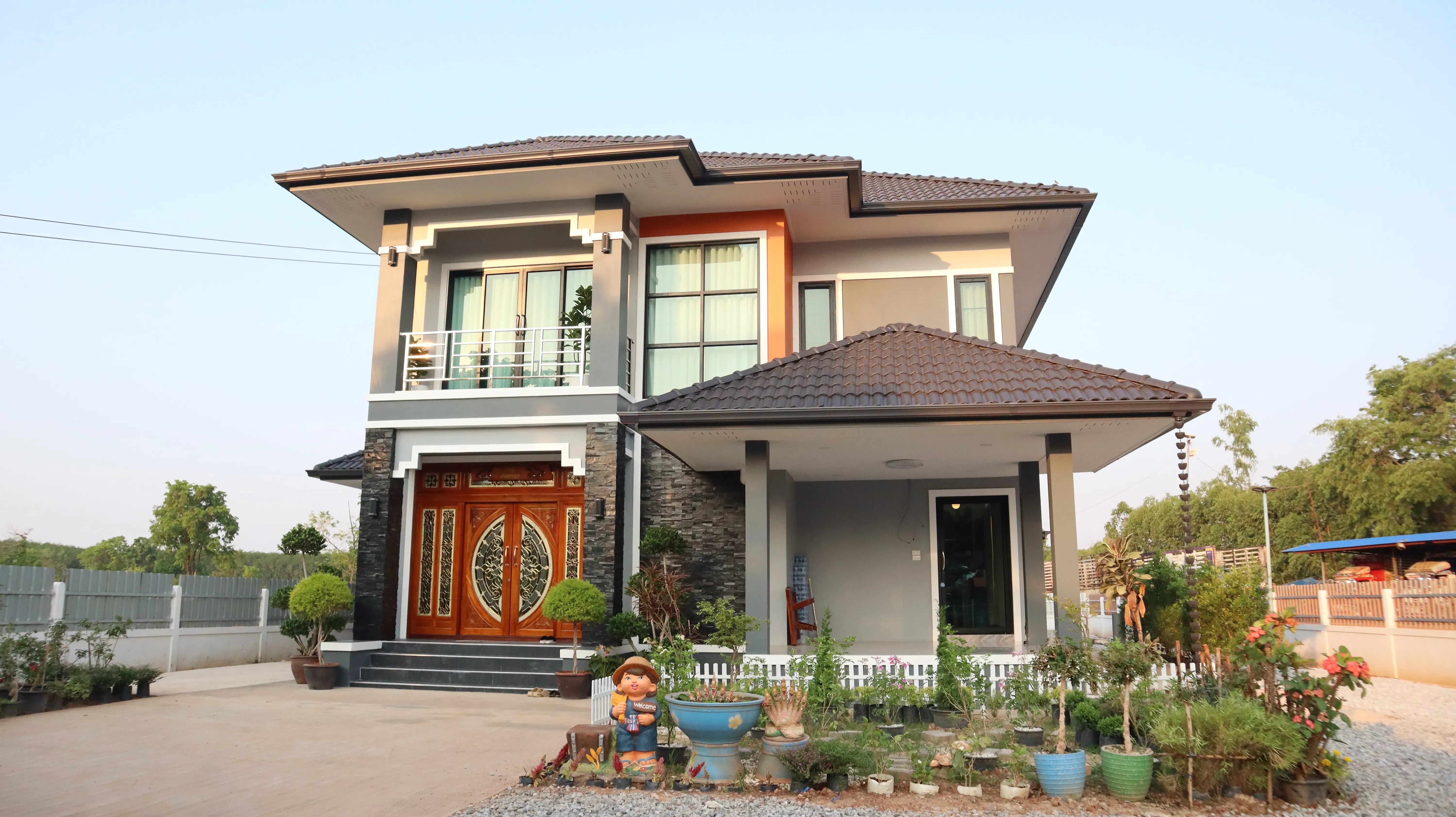 บ้านสองชั้นทรงปั้นหยา